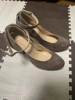 Diana スエード アンクルストラップ パンプス