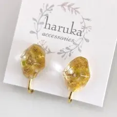 とりたてミモザの鉱石レジンのイヤリング　ピアス