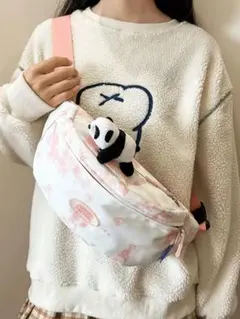 パンダぬいぐるみ付きショルダーバッグ