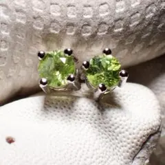 天然石 ペリドット 原石 鉱物標本 結晶 宝石 シルバーピアス パワーストーン