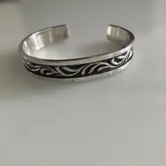 UC シルバー バングル 美品】UC SILVER バングル - メルカリ