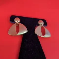 ANNE KLEIN ヴィンテージ ゴールド マット リック イヤリングのサムネイル