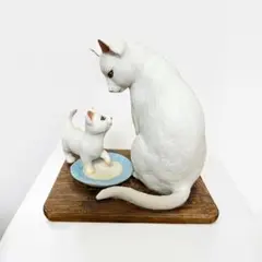 フィギュリン 置物