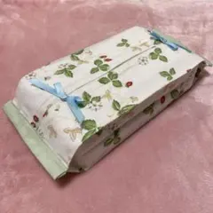 布製　花柄ティッシュボックスカバー　野いちご柄　ストロベリー