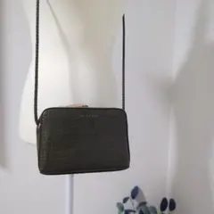 最終値下げ　CHARLES & KEITH クロコダイル型押しショルダーバッグ