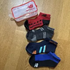 SALE 新品☆未使用　new balance キッズ靴下 4足セット ポーチ付