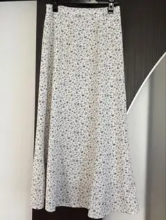 フレアロングスカート 花柄 ホワイト系