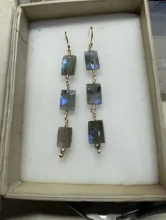 天然石　キラキラ! ラブラドライト ロングピアス ゴールドメッキ