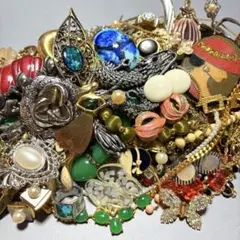 (11）アクセサリー　イミテーション　ネックレス　ピアス　指輪　ブローチ