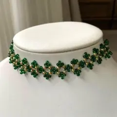 ビーズネックレス・チョーカー　クリスマスカラー　ハンドメイド　ゴールド