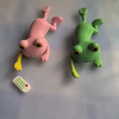 カエルガチャガチャ　全てが無気力になったカエル　ピンクとグリーンセット