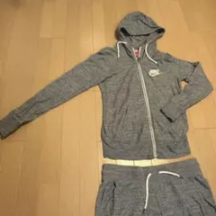 Nike グレー フルジップパーカーとパンツセット Mサイズ　レディース