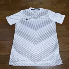 ナイキ　トレーニングシャツ