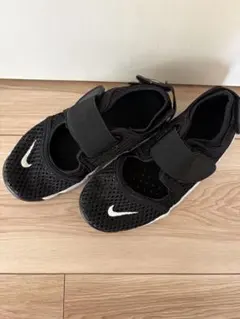 NIKE リトルリフト　 サンダル ブラック ホワイトのサムネイル