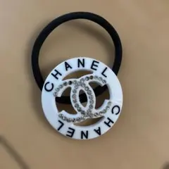 CHANEL ロゴ ヘアゴム ストーン付き