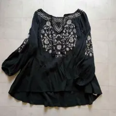 グリーンレーベルリラクシング　刺繍 エンブロイダリープルオーバー ブラック