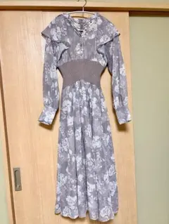 マーキュリーデュオ　ウエストリブスキッパーデザインフラワーワンピース