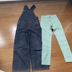 ダークデニムオーバーオールとパンツ