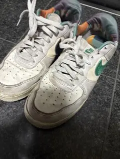 Nike ホワイト/グリーン/ブラック スニーカー