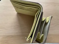 【新品未使用品】二つ折り財布