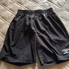 umbro ブラック ハーフパンツ