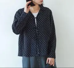 yuni＊ラミーリネンナイロン ドットジャカードリボンブラウスのサムネイル