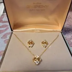 美品　GIVENCHY ネックレスとイヤリングセット