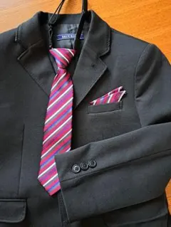 130サイズ 黒 スーツ ネクタイ付き