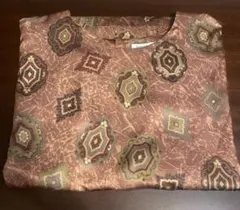 ブラウン系幾何学模様の長袖シャツ