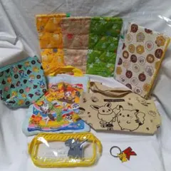 ✶ポケモン✶ ポーチ&ペットボトルカバー&キーホルダー　etc.　９点