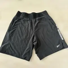 Reebok ブラック ショートパンツ　Mサイズ