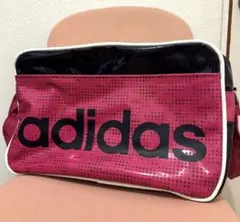 adidas エナメルバッグ