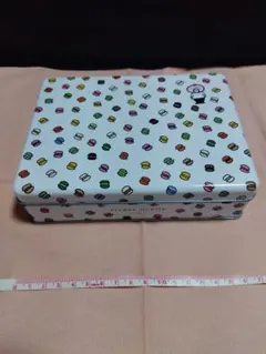 Pierre Hermé マカロン柄 空き缶