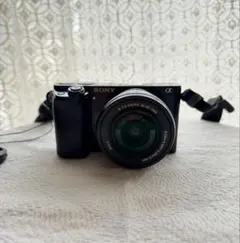 SONY α6000レンズ付＋ 単焦点レンズ ＋ 予備バッテリー ＋ ケース付