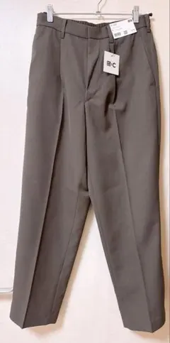 ユニクロ　タックワイドテーパードパンツ