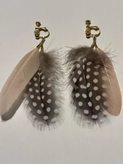 ハンドメイド フェザーイヤリング ドット柄
