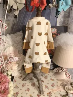 【新品未使用／Sサイズ】 【SALE】 くまちゃんプリントロンパースです。