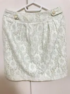 タイトスカート　薄いグリーン　レース柄