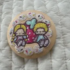 パティ＆ジミー 刺繍缶バッジ