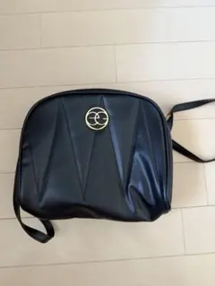 ジグザグステッチ 黒 合成皮革 ショルダーバッグ