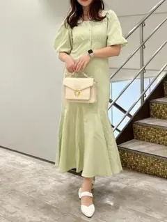 フロントボタン裾フレアワンピース