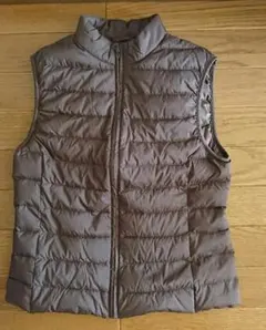 ユニクロウルトラライトダウン ベスト ブラウンS