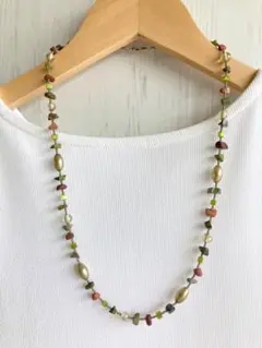 天然石さざれ　オリーブ色　ハンドメイド　ビーズネックレス