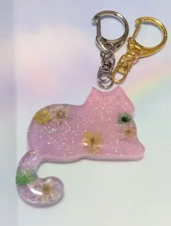 お花入り・猫型キラキラレジンキーホルダー