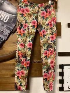 ZARA BASICテーパード花柄パンツ