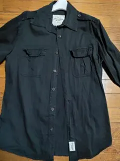 Abercrombie & Fitch ブラック長袖シャツ