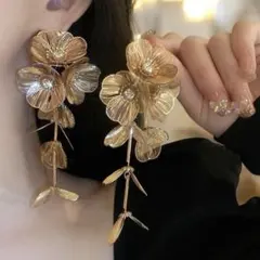 金色 花モチーフ ブライダルアクセサリー ピアス　BRIDE ME