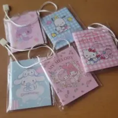 サンリオ！2019年キティ・マイメロ・シナモ他ミニノートプレミアム5個