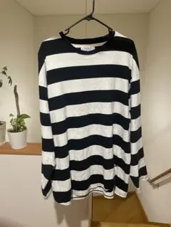 黒と白のストライプ 長袖Tシャツ