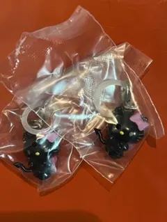 ハローキティ めじるしアクセサリー　小悪魔　2個セット